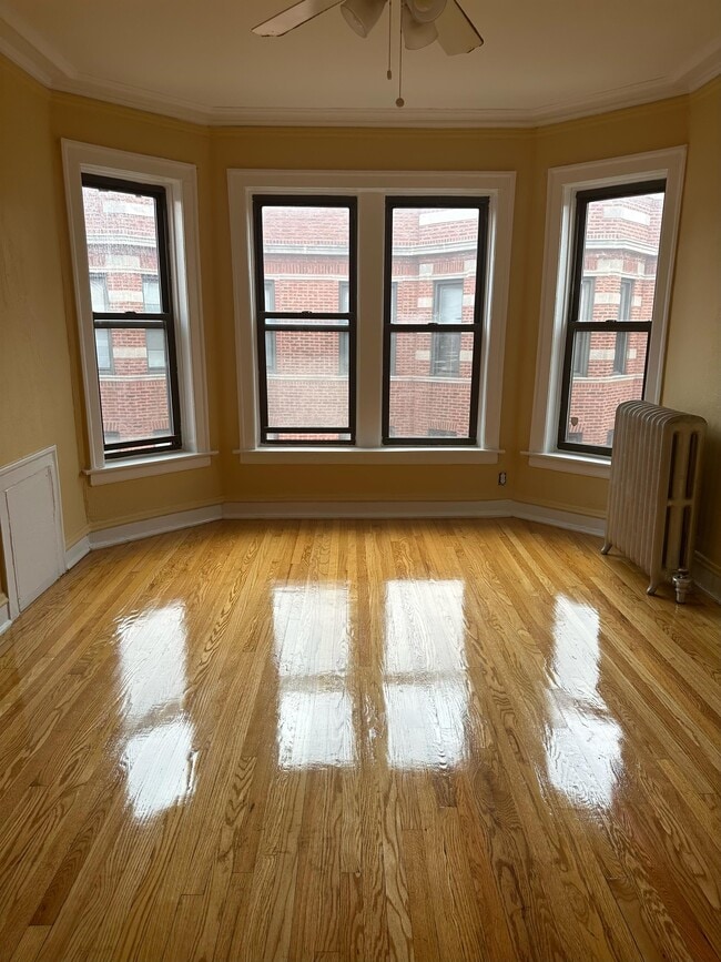 Building Photo - 6930 S Crandon Ave
