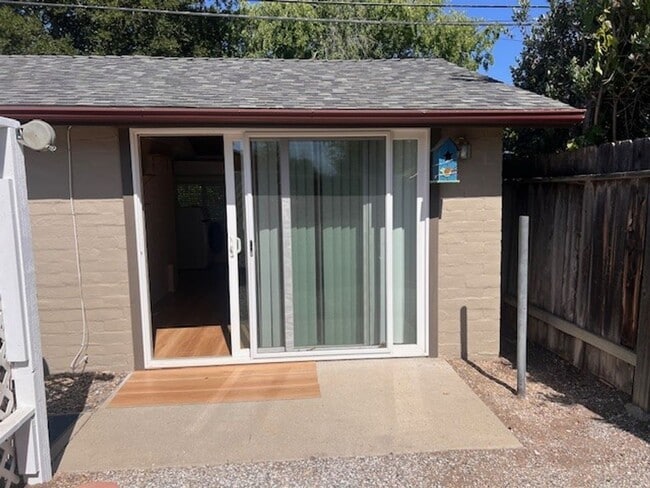 Foto del edificio - 245 Alisal Rd