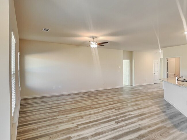 Building Photo - 1150 Amadas Dr