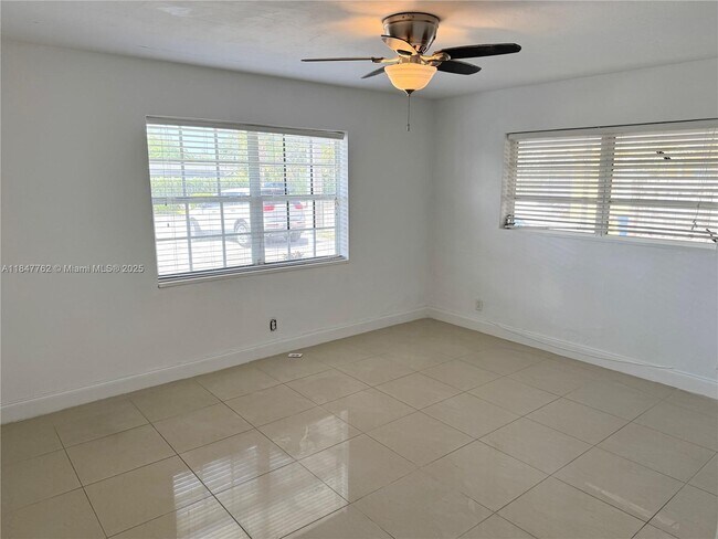 Foto del edificio - 2024 NE 26th St