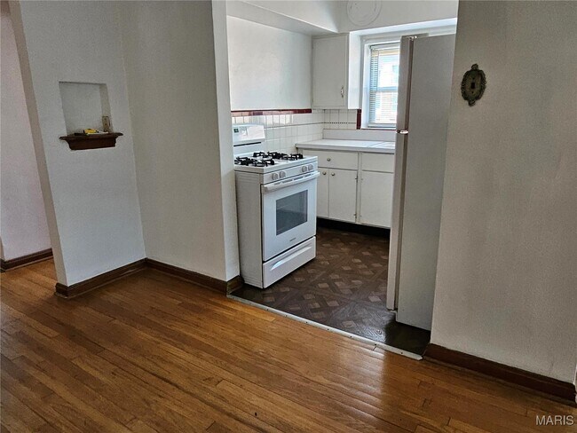 Foto del edificio - 5315 Jamieson Ave