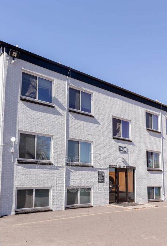 Building Photo - 1430 N Moline St