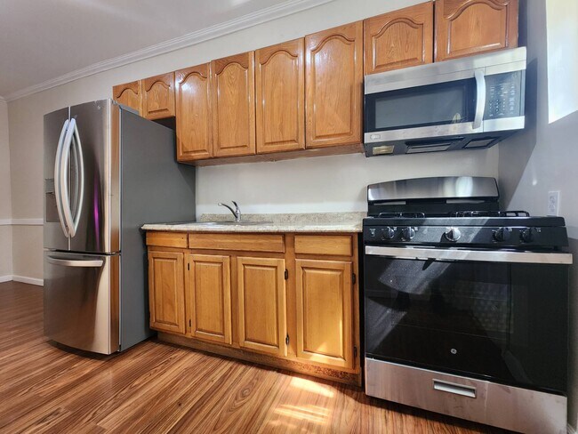 Building Photo - 1132 E 85th St