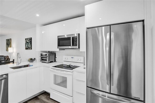 Foto del edificio - 8341 Sands Point Blvd