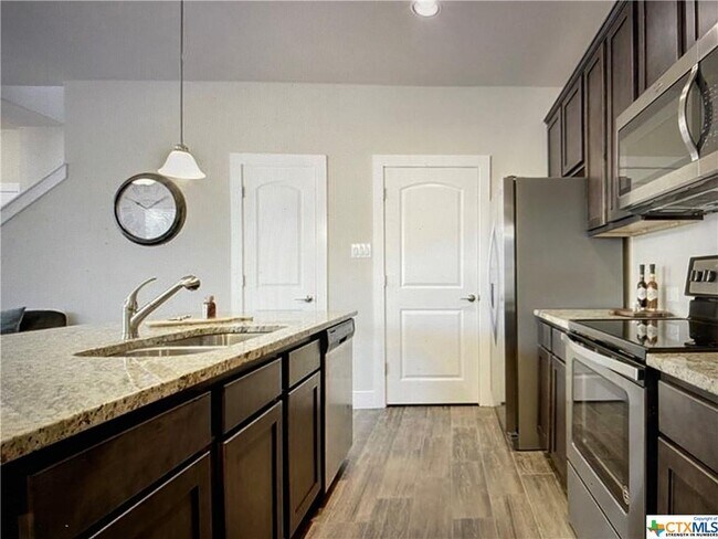 Building Photo - 739 Gristmill Dr