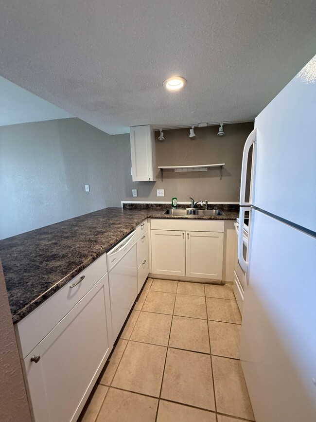 Building Photo - 308 Miracle Strip Pkwy SW