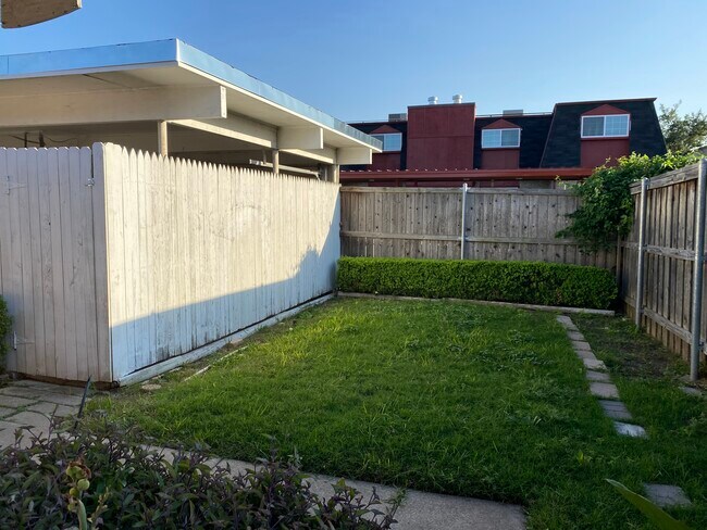 Foto del edificio - 3624 Hopetown Dr