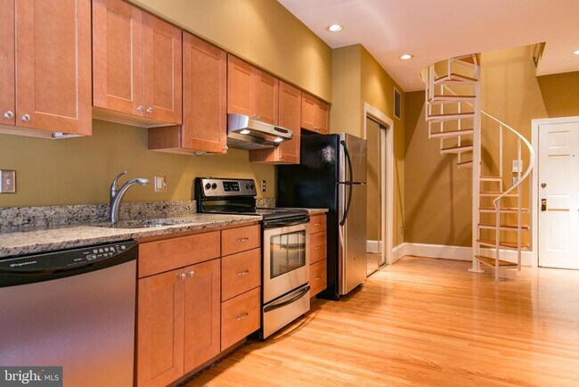 Building Photo - 1305 W 13th St