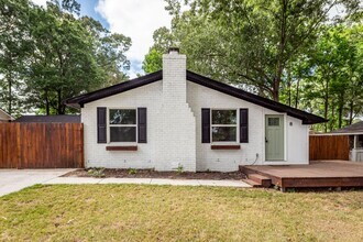 Building Photo - 8 Teaneck Rd