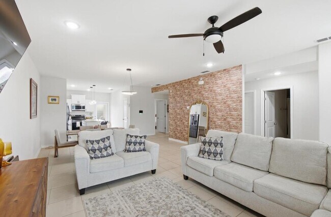 Building Photo - 5405 Travesia Ct