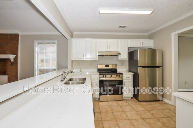 Building Photo - 2216 Lake Springs Ln