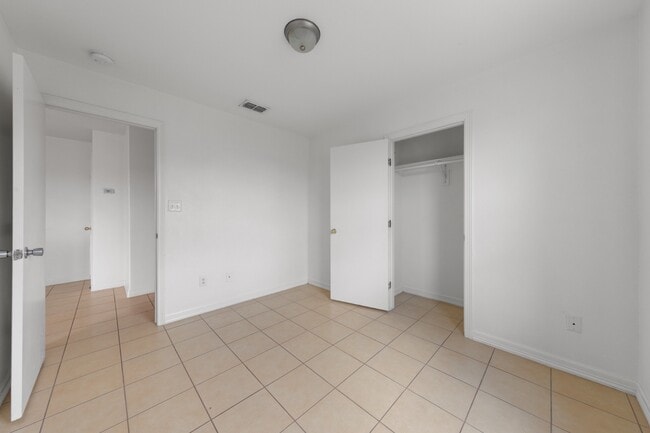 bedroom 1 - Luxury Apartments