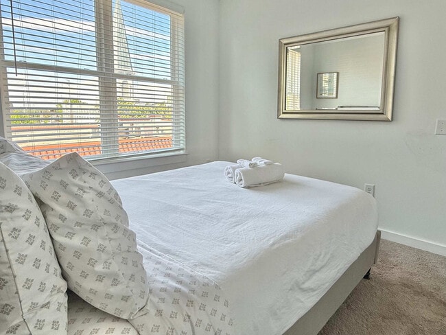 Building Photo - 542 Boulevard NE