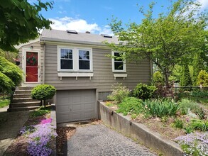 Building Photo - 23 Brewster Rd