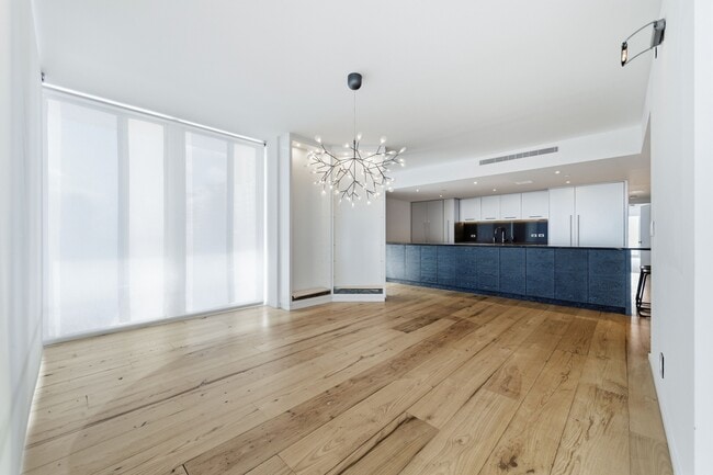 Foto del edificio - 529 S Flagler Dr