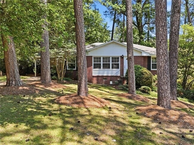 Building Photo - 1111 N Valley Dr