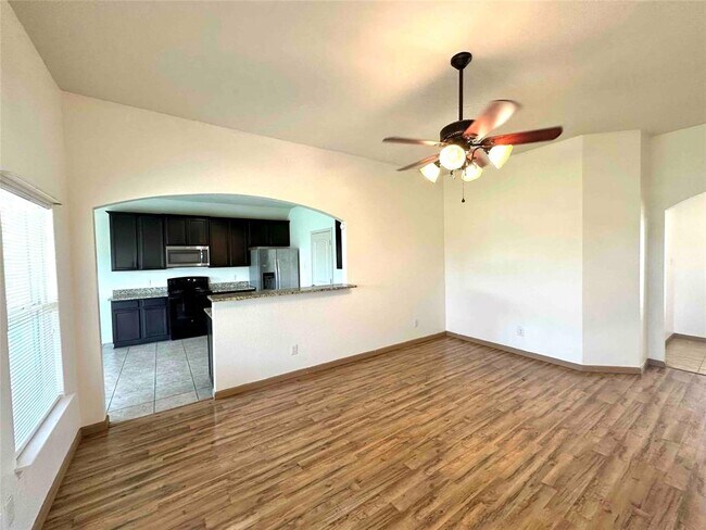 Foto del edificio - 1555 Twin Estates Dr