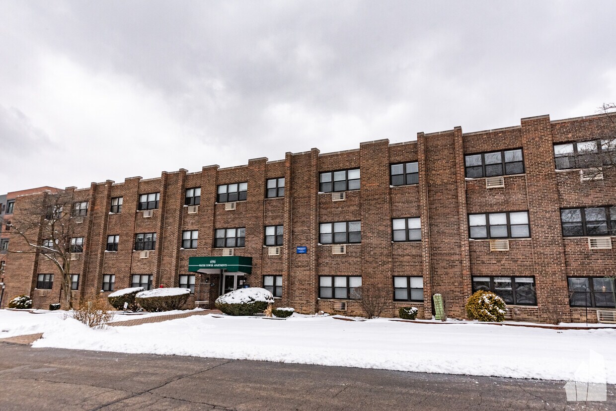 Primary Photo - 696 Elm Pl