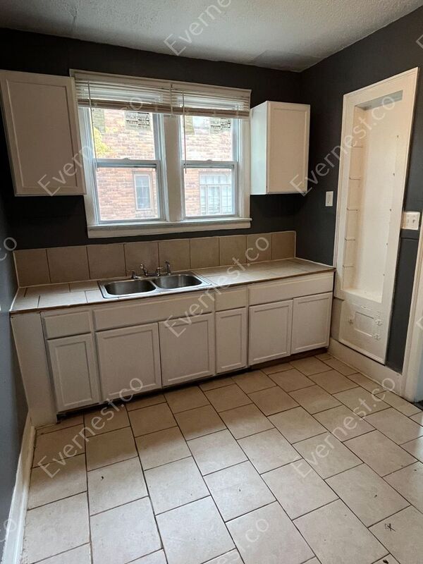 Building Photo - 15766 Ferguson St