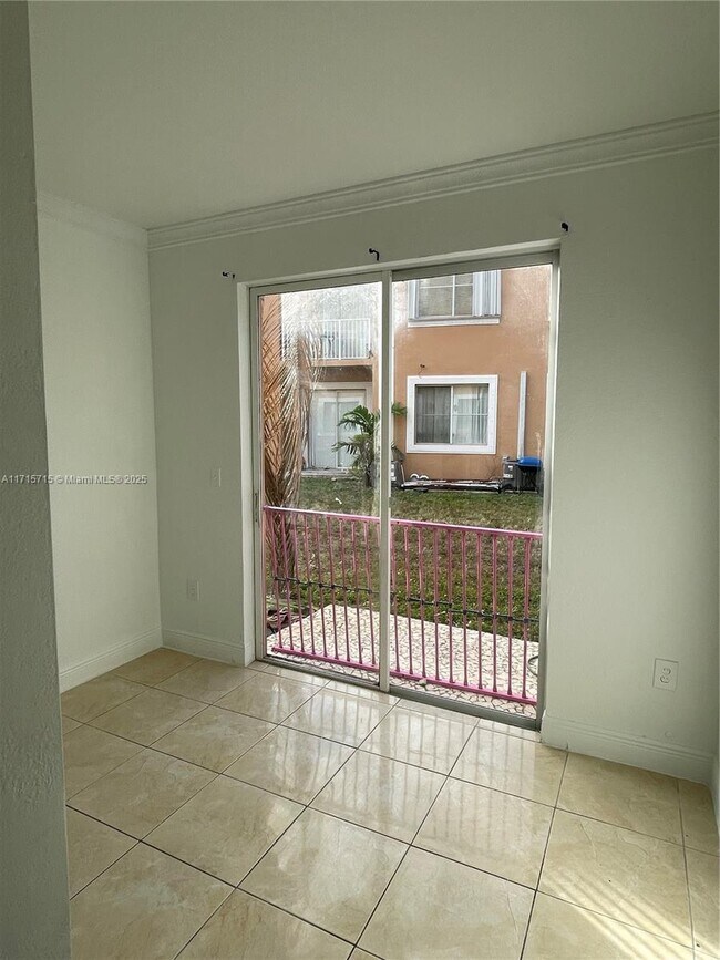 Foto del edificio - Northwest 177th Street, Hialeah, FL 33015 - 3 BR 2 BA Condo