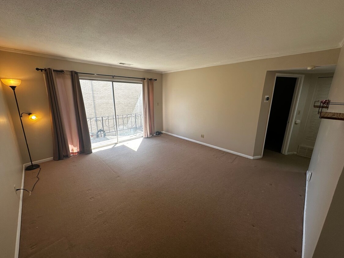 Foto del edificio - 2811 Pembroke Ln