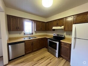 Building Photo - 6006 Boxwood Dr