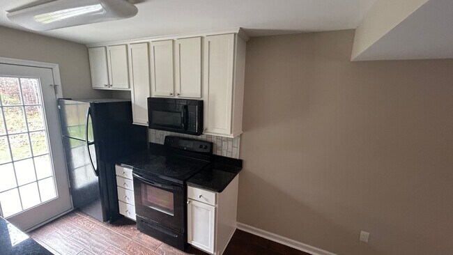 Foto del edificio - 3 Bedroom Townhouse in Tavern Grove