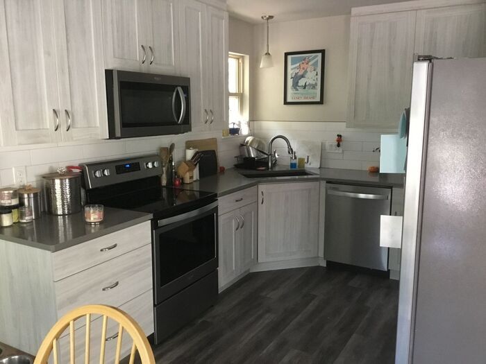 Foto principal - Refinished 2 Bedroom Home Near Downtown Fo...