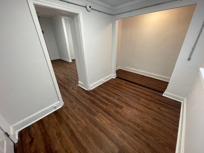 Foto del edificio - OFFICE SPACE AVAILABLE