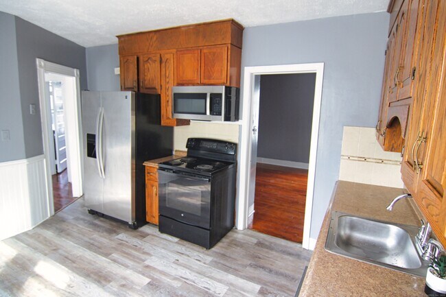 Building Photo - 222 Summerfield Ave