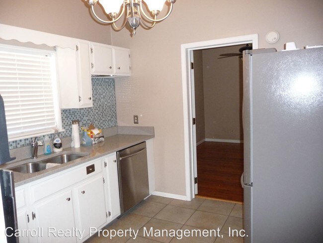 Foto del edificio - 3 br, 1 bath House - 230 College Ave