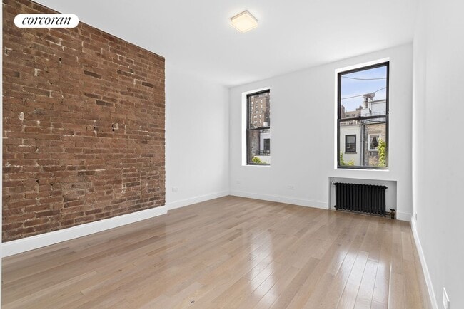 Building Photo - 52 W 75th St