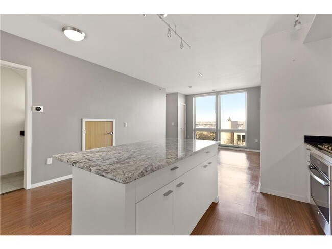 Building Photo - 915 N Washington Ave