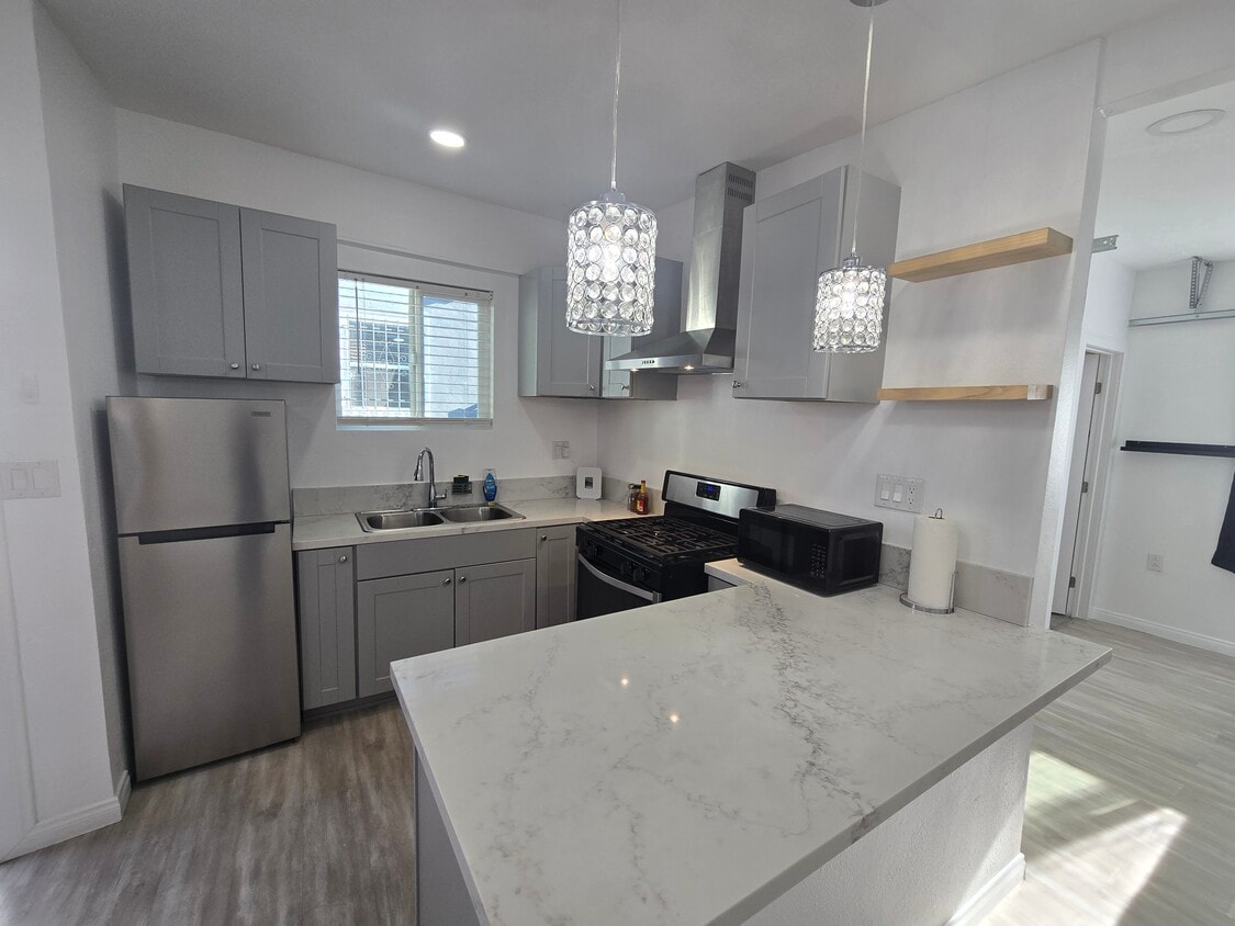 Foto principal - 1943 Claudina Ave