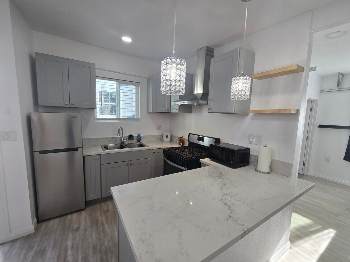 Primary Photo - 1943 Claudina Ave