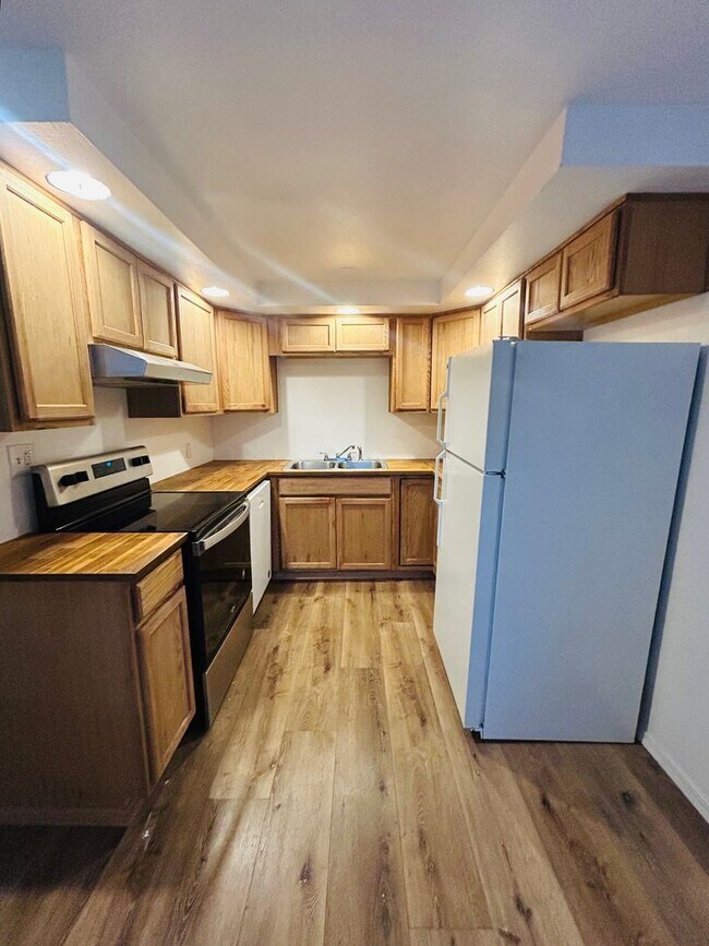 Building Photo - Charming 2 Bedroom House with Fenced Yard in Fairmount Park Neighborhood