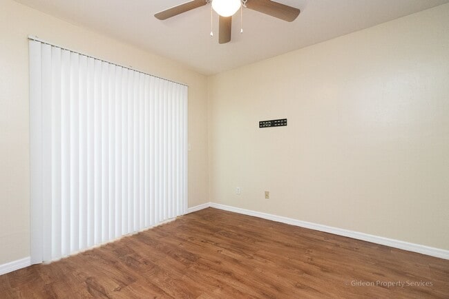 Foto del edificio - Cedar Ridge 501 A-C