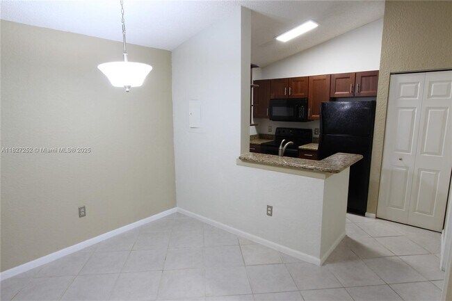 Building Photo - 2881 N Oakland Forest Dr