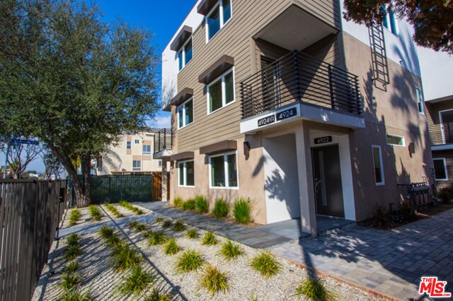 Foto principal - 4922 Laurel Canyon Blvd