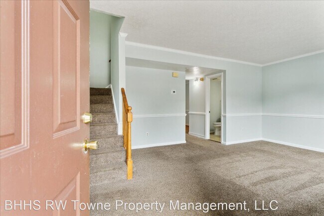 Building Photo - 2 br, 1.5 bath House - 6-D Penn Circle