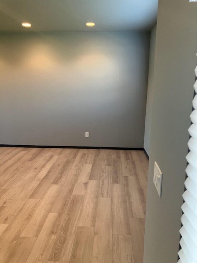 Foto del edificio - NEW RENTAL AVAILABLE