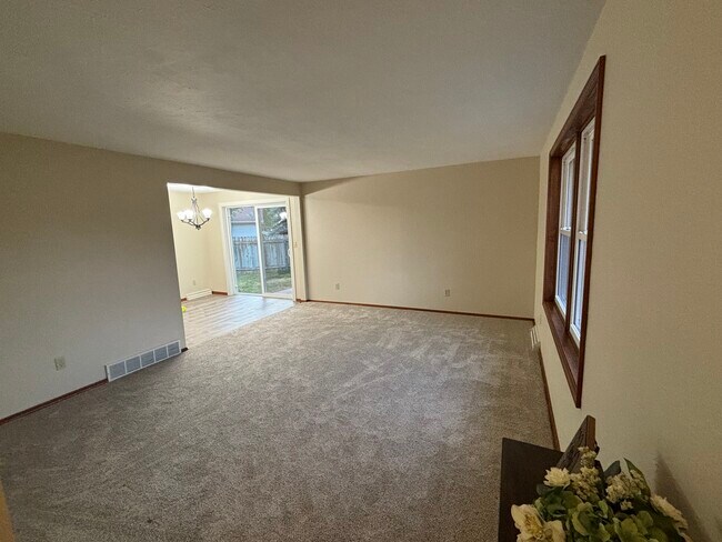 Building Photo - 1761 Midway Rd