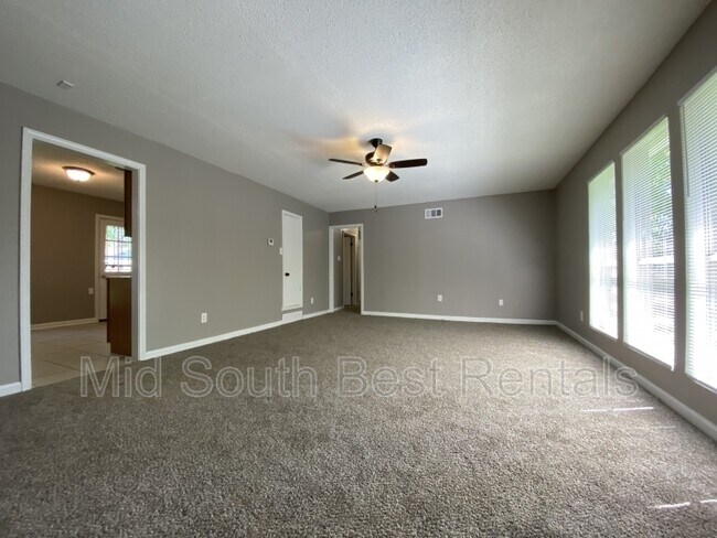 Foto del edificio - 839 Englewood Cove