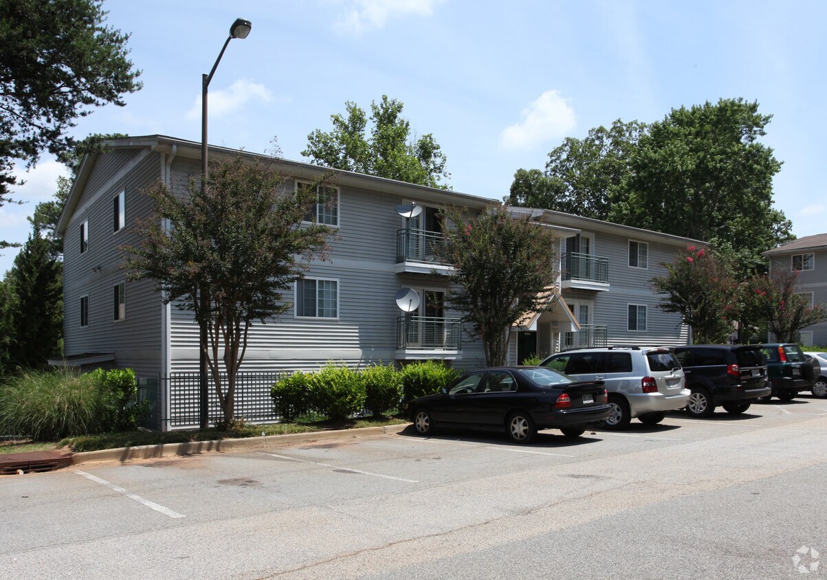 Spring Chase Apartments Rentals in Stone Mountain at 4949 Spring Chase