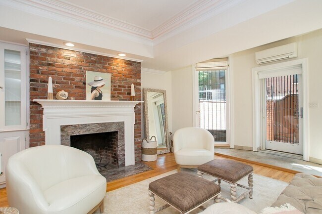 Building Photo - 388 Marlborough St