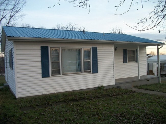 Building Photo - 2 bedroom 1 bath house Morristown, TN