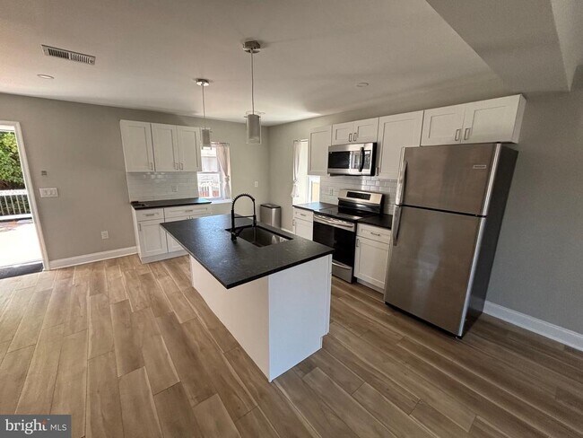 Foto del edificio - 5543 Ridge Ave