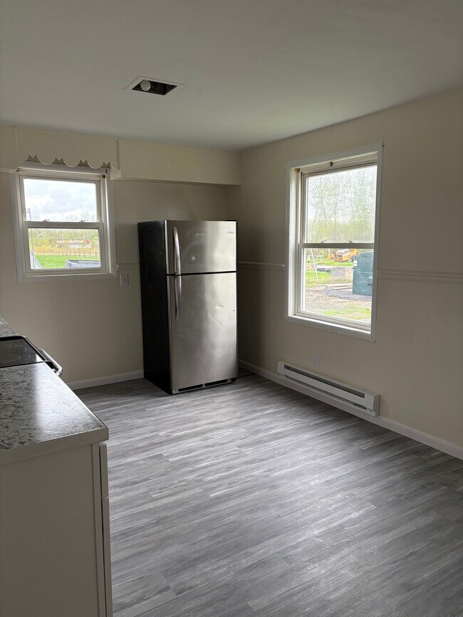 Foto del edificio - 12 Airport Rd