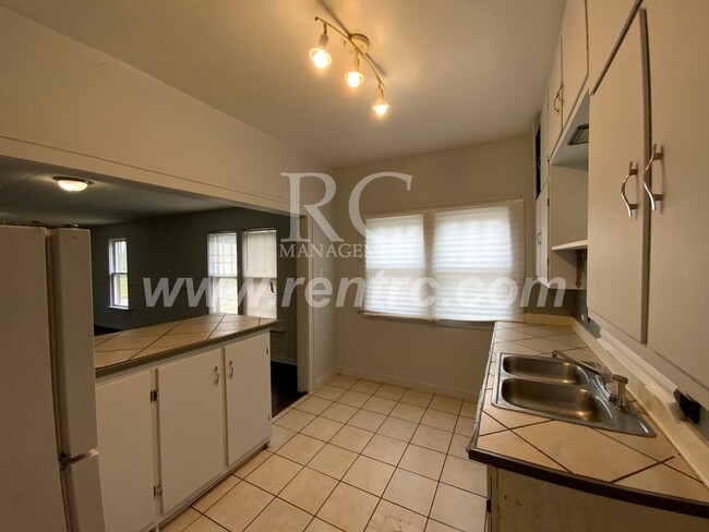 Building Photo - 403 Florida-
