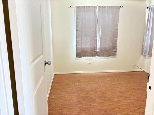 Foto del edificio - Three Bedroom Home